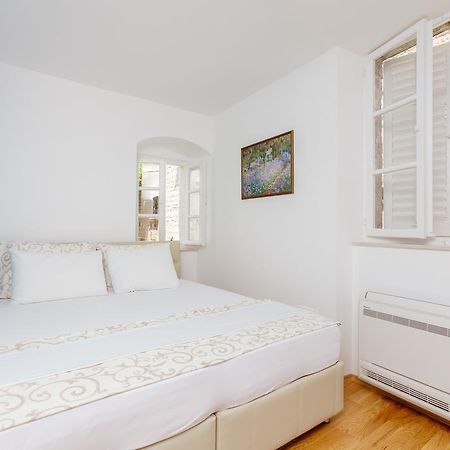 Old Town Museum Square Apartment Kotor Bagian luar foto