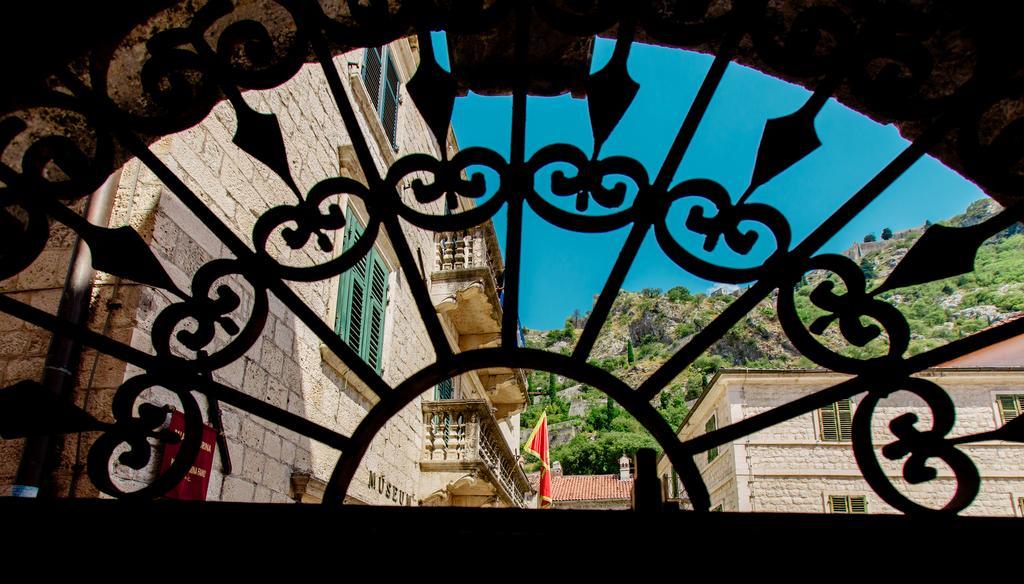 Old Town Museum Square Apartment Kotor Bagian luar foto