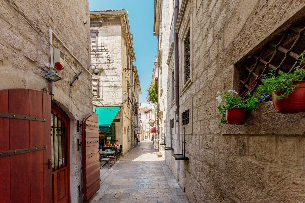Old Town Museum Square Apartment Kotor Bagian luar foto