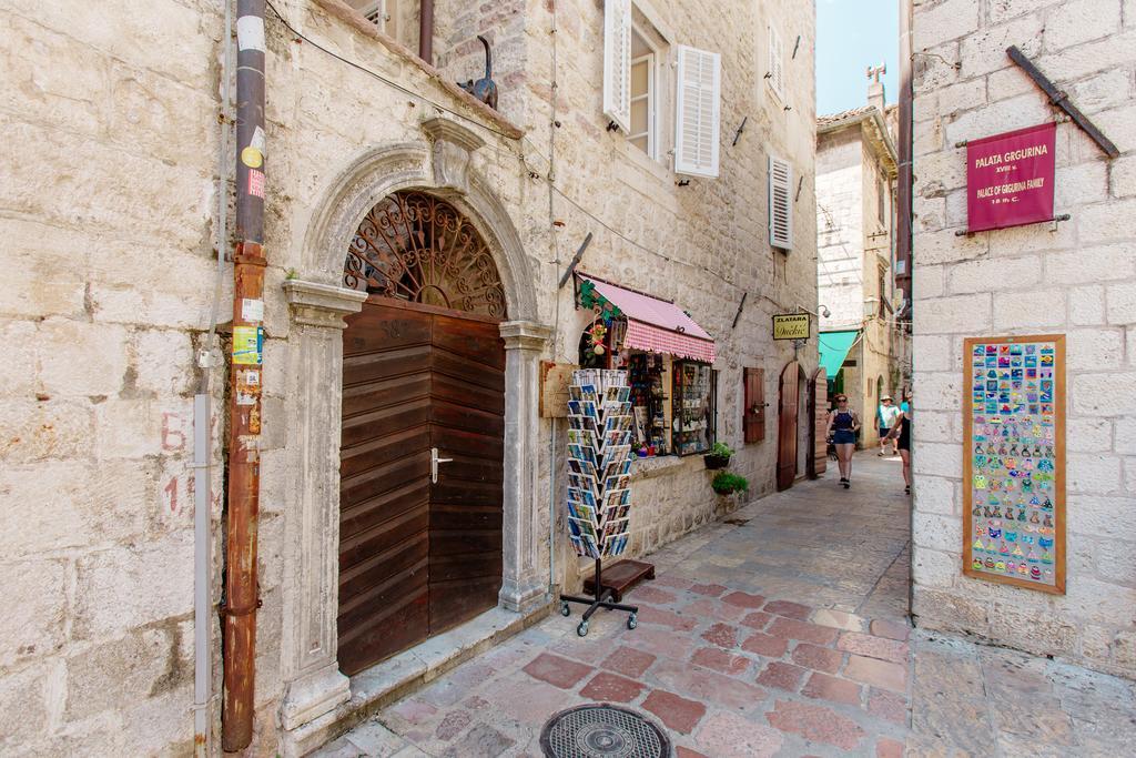 Old Town Museum Square Apartment Kotor Bagian luar foto