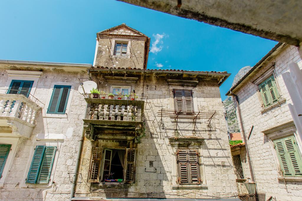 Old Town Museum Square Apartment Kotor Bagian luar foto