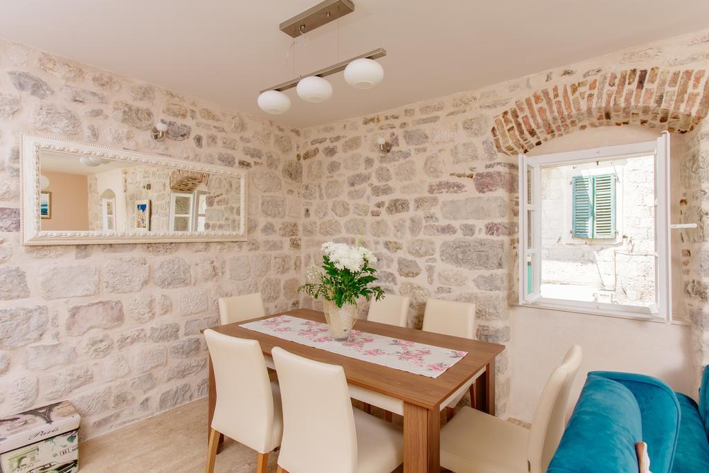Old Town Museum Square Apartment Kotor Bagian luar foto