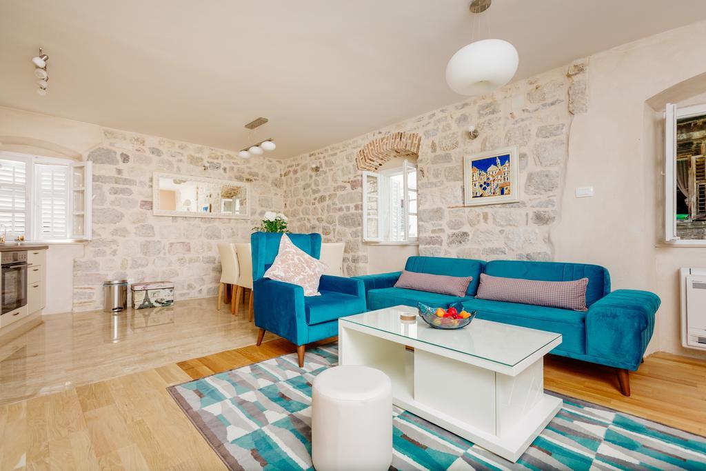Old Town Museum Square Apartment Kotor Bagian luar foto