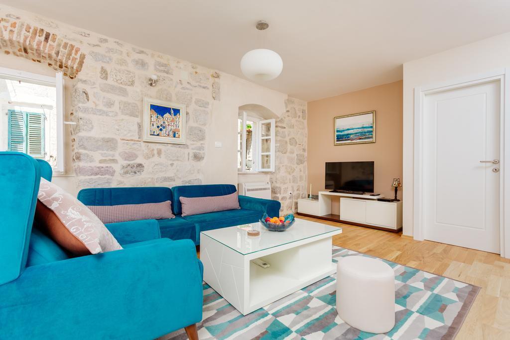 Old Town Museum Square Apartment Kotor Bagian luar foto