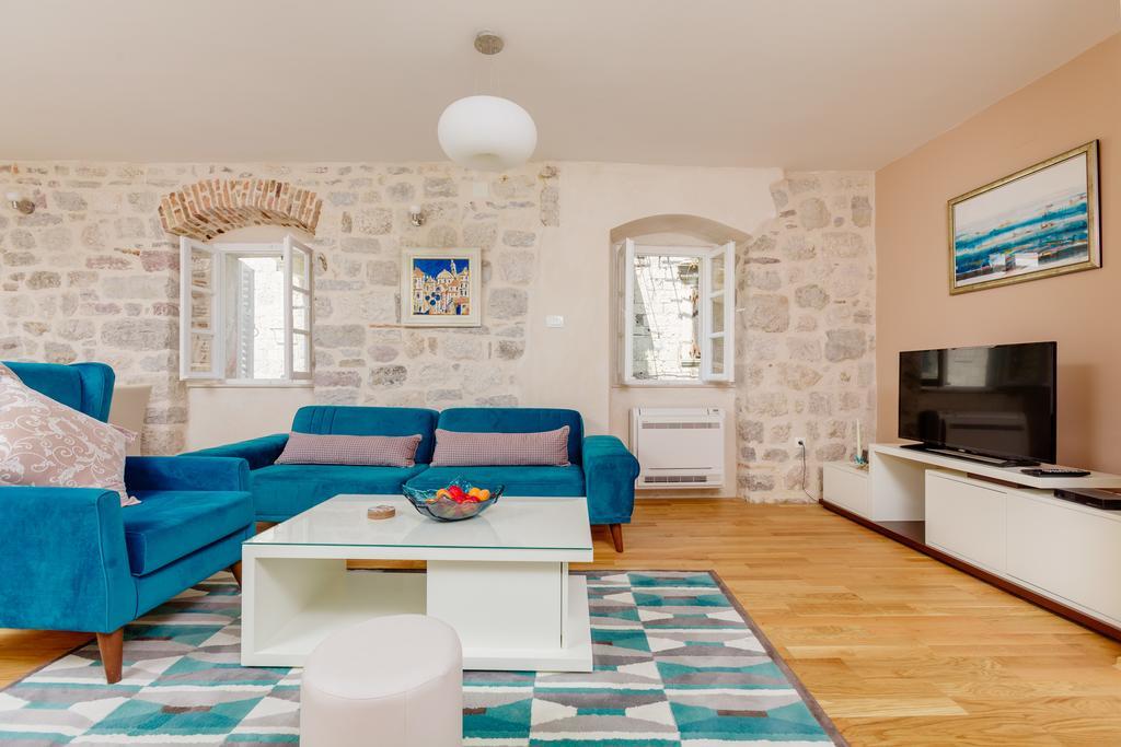 Old Town Museum Square Apartment Kotor Bagian luar foto