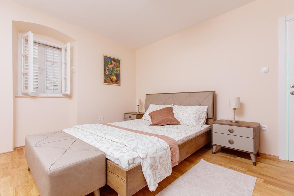 Old Town Museum Square Apartment Kotor Bagian luar foto
